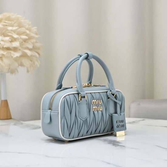 Replica Borsa con manico superiore Miu Miu Arcadie matelassé Blu Imitazioni perfette Outlet