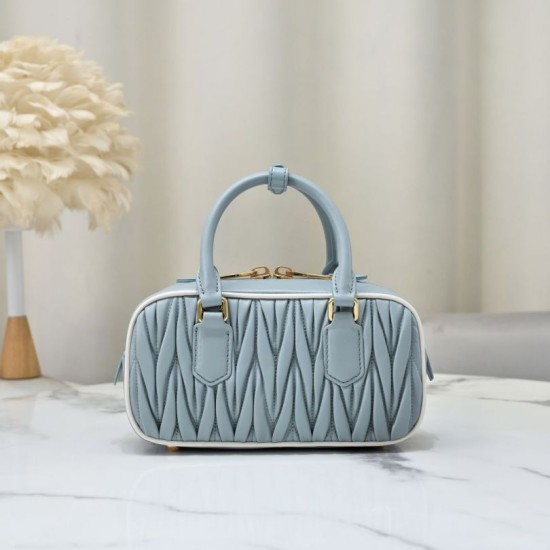 Replica Borsa con manico superiore Miu Miu Arcadie matelassé Blu Imitazioni perfette Outlet