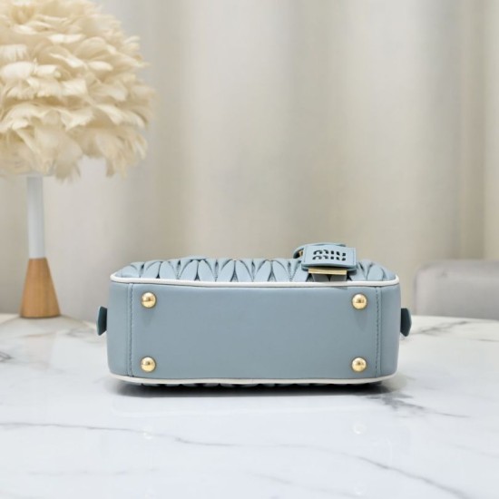 Replica Borsa con manico superiore Miu Miu Arcadie matelassé Blu Imitazioni perfette Outlet
