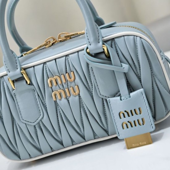 Replica Borsa con manico superiore Miu Miu Arcadie matelassé Blu Imitazioni perfette Outlet