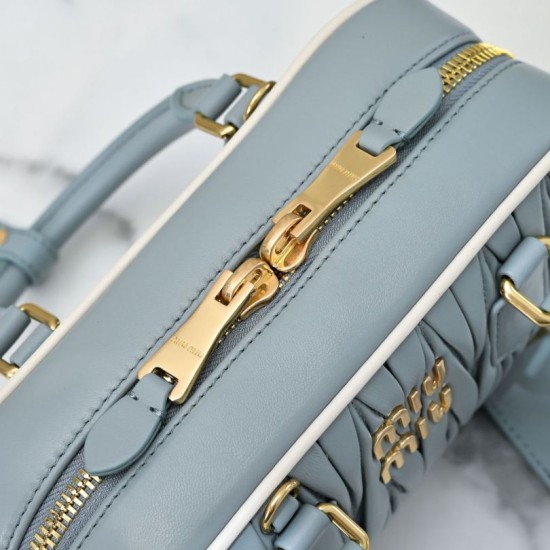 Replica Borsa con manico superiore Miu Miu Arcadie matelassé Blu Imitazioni perfette Outlet