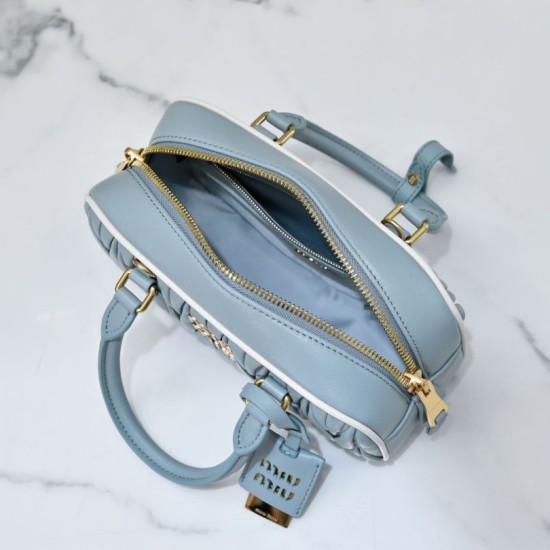 Replica Borsa con manico superiore Miu Miu Arcadie matelassé Blu Imitazioni perfette Outlet