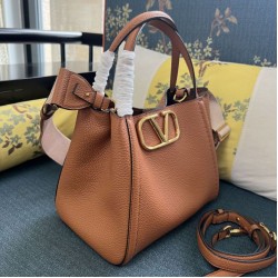 Replica Borsa a mano media Valentino Garavani Alltime vitello granato Marrone Imitazioni perfette Outlet
