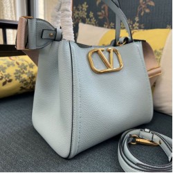 Replica Borsa a mano media Valentino Garavani Alltime vitello granato Blu Imitazioni perfette Outlet