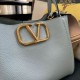 Replica Borsa a mano media Valentino Garavani Alltime vitello granato Blu Imitazioni perfette Outlet
