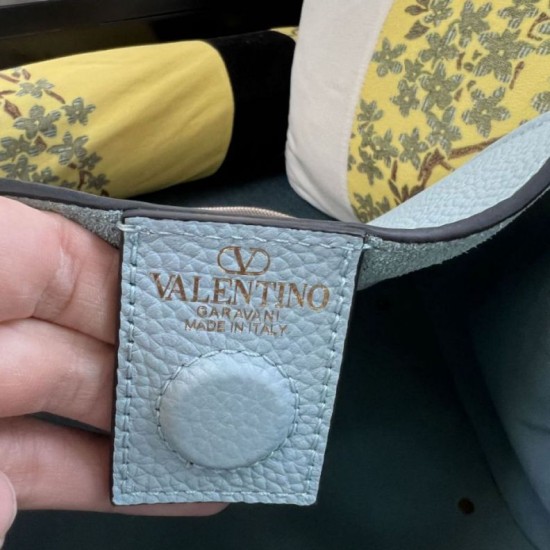Replica Borsa a mano media Valentino Garavani Alltime vitello granato Blu Imitazioni perfette Outlet