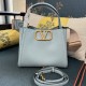 Replica Borsa a mano media Valentino Garavani Alltime vitello granato Blu Imitazioni perfette Outlet