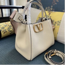 Replica Borsa a mano media Valentino Garavani Alltime vitello granato Beige Imitazioni perfette Outlet