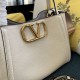 Replica Borsa a mano media Valentino Garavani Alltime vitello granato Beige Imitazioni perfette Outlet