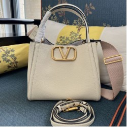 Replica Borsa a mano media Valentino Garavani Alltime vitello granato Beige Imitazioni perfette Outlet