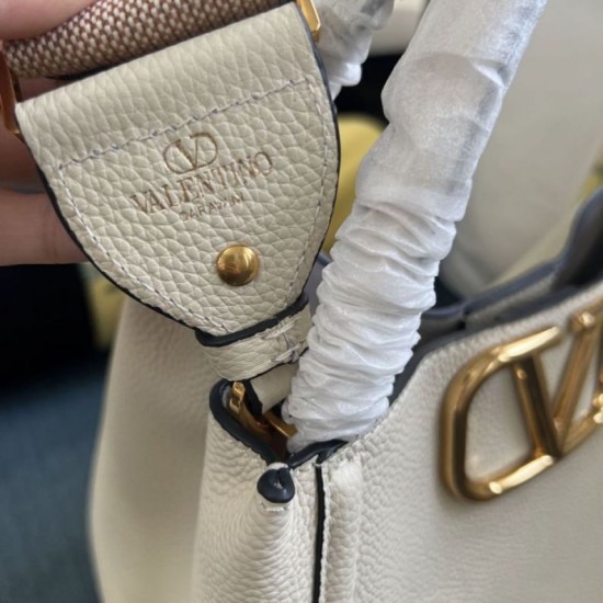 Replica Borsa a mano media Valentino Garavani Alltime vitello granato Beige Imitazioni perfette Outlet