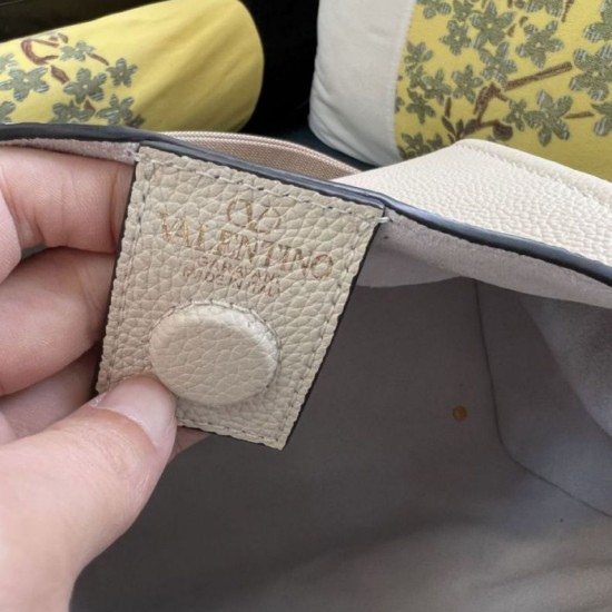 Replica Borsa a mano media Valentino Garavani Alltime vitello granato Beige Imitazioni perfette Outlet