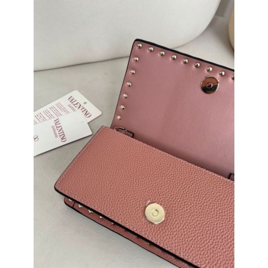 Replica Portafoglio con catena Valentino Garavani Rockstud Rosa Imitazioni perfette Outlet