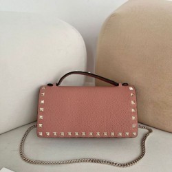 Replica Portafoglio con catena Valentino Garavani Rockstud Rosa Imitazioni perfette Outlet