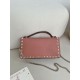 Replica Portafoglio con catena Valentino Garavani Rockstud Rosa Imitazioni perfette Outlet