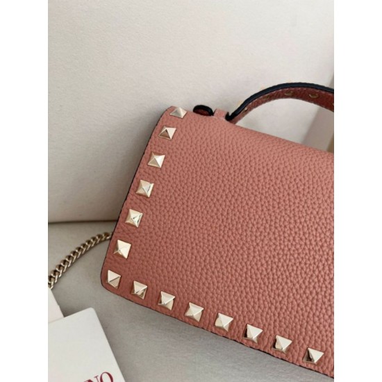 Replica Portafoglio con catena Valentino Garavani Rockstud Rosa Imitazioni perfette Outlet