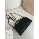 Replica Portafoglio con catena Valentino Garavani Rockstud Nero Imitazioni perfette Outlet