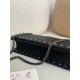 Replica Portafoglio con catena Valentino Garavani Rockstud Nero Imitazioni perfette Outlet