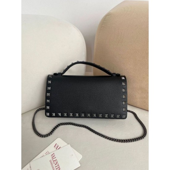 Replica Portafoglio con catena Valentino Garavani Rockstud Nero Imitazioni perfette Outlet