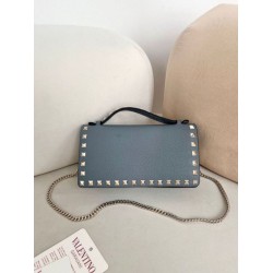 Replica Portafoglio con catena Valentino Garavani Rockstud blu Imitazioni perfette Outlet