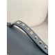 Replica Portafoglio con catena Valentino Garavani Rockstud blu Imitazioni perfette Outlet