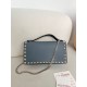 Replica Portafoglio con catena Valentino Garavani Rockstud blu Imitazioni perfette Outlet