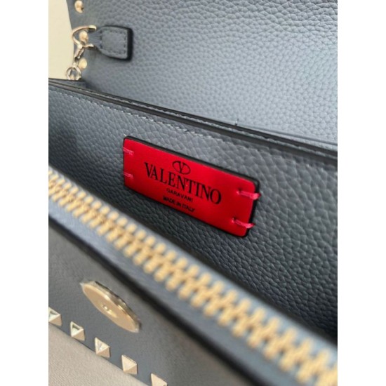 Replica Borsa a tracolla piccola con patta Valentino Garavani Rockstud Blu Imitazioni perfette Outlet