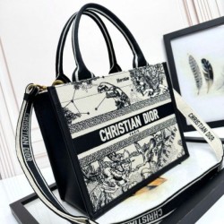 Replica Borsa tote Dior piccola/media Oblique ricamata con stampa animalier bianca Imitazioni perfette Outlet