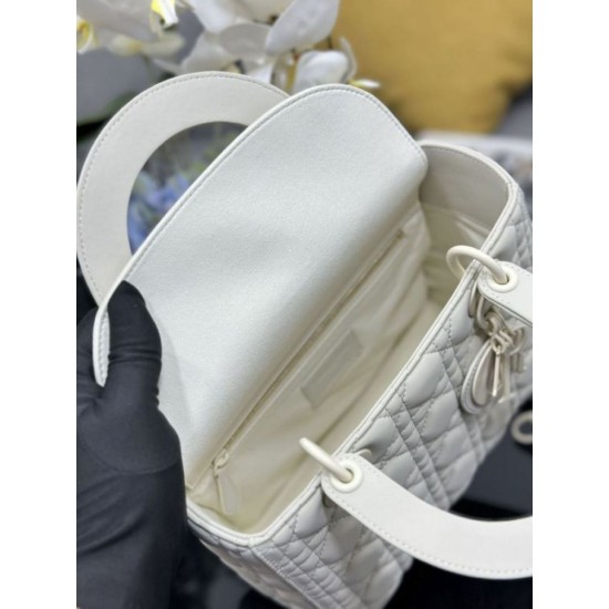 Replica Borsa a mano Dior Lady Dior Media opaca Cannage con patta bianca Imitazioni perfette Outlet
