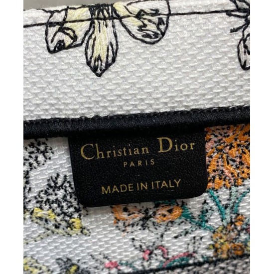 Replica Dior Lucky Media Dior Book Tote Bianco Motivo Dior Night of dreams Imitazioni perfette Outlet