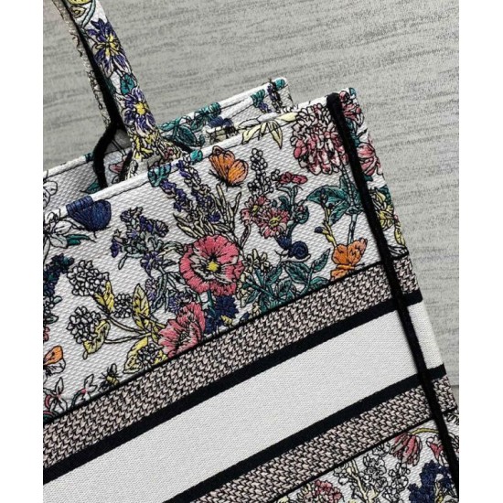 Replica Dior Lucky Media Dior Book Tote Bianco Motivo Dior Night of dreams Imitazioni perfette Outlet