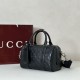 Premio Repliche Borsa da viaggio piccola Gucci GG Emblem da uomo 855789 Nero Imitazione Outlet Online