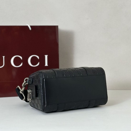 Premio Repliche Borsa da viaggio piccola Gucci GG Emblem da uomo 855789 Nero Imitazione Outlet Online