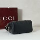 Premio Repliche Borsa da viaggio piccola Gucci GG Emblem da uomo 855789 Nero Imitazione Outlet Online