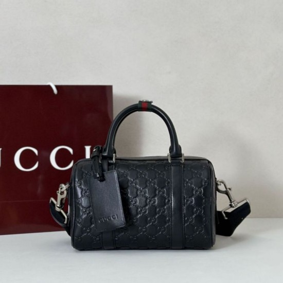 Premio Repliche Borsa da viaggio piccola Gucci GG Emblem da uomo 855789 Nero Imitazione Outlet Online
