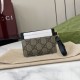 Premio Repliche Porta carte Gucci GG Emblem con cinturino 819121 Nero Imitazione Outlet Online