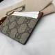 Premio Repliche Porta carte Gucci GG Emblem con cinturino 819121 Marrone Imitazione Outlet Online