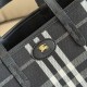 Premio Repliche Borsa tote Burberry Mini Reversible Bloomsbury Check nera/Blu Imitazione Outlet Online