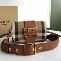 Premio Repliche Borsa a tracolla piccola con fibbia Burberry Caffè Imitazione Outlet Online