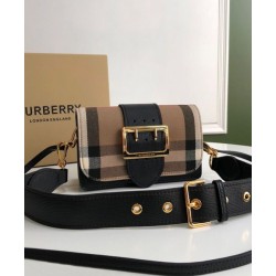 Premio Repliche Borsa a tracolla piccola con fibbia Burberry Nera Imitazione Outlet Online