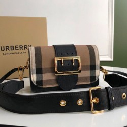 Premio Repliche Borsa a tracolla piccola con fibbia Burberry Nera Imitazione Outlet Online
