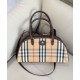 Premio Repliche Borsa a mano Burberry Canvas Highlands Bowling, colore caffè scuro Imitazione Outlet Online