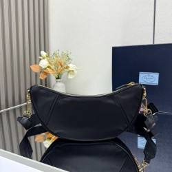 Premio Replica Borsa a tracolla Prada Re-Nylon Demi-Lune 1BH222 nera Imitazione Outlet