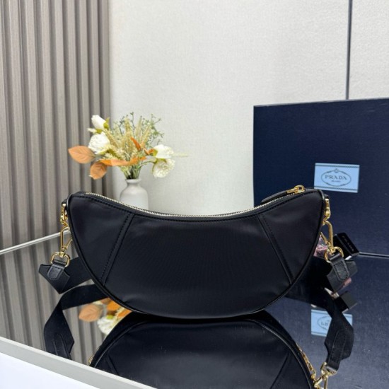 Premio Replica Borsa a tracolla Prada Re-Nylon Demi-Lune 1BH222 nera Imitazione Outlet