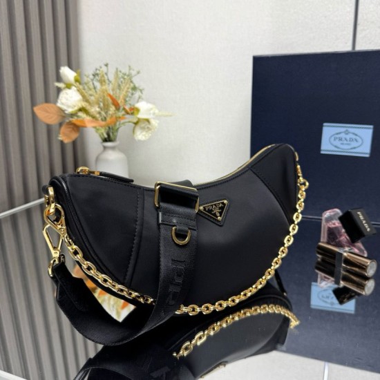 Premio Replica Borsa a tracolla Prada Re-Nylon Demi-Lune 1BH222 nera Imitazione Outlet