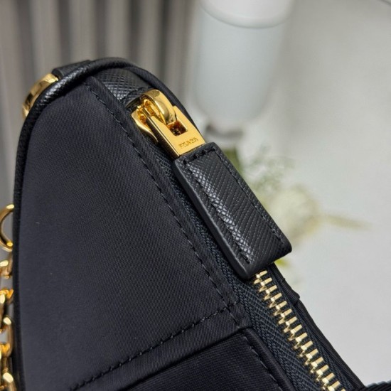 Premio Replica Borsa a tracolla Prada Re-Nylon Demi-Lune 1BH222 nera Imitazione Outlet