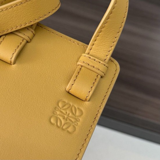Replica Premium Borsa a tracolla Loewe Hammock Slice Giallo Imitazione Outlet