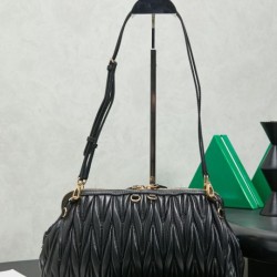 Replica Premium Pochette Miu Miu Caprice trapuntata nappa 5BF130 Nero Imitazione Outlet