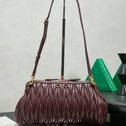 Replica Premium Pochette Miu Miu Caprice trapuntata nappa 5BF130 Borgogna Imitazione Outlet