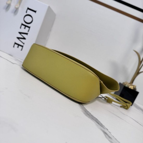 Repliche Borsa a tracolla media Loewe Ola Giallo Falso online Replica Premium Borsa a tracolla media Loewe Ola Giallo Imitazione Outlet